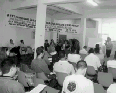 Plat�ia assiste aos debates