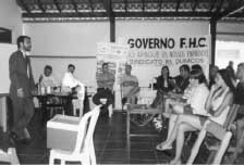 Na foto acima, Dr. Cesar Mello, fala sobre direitos trabalhistas.